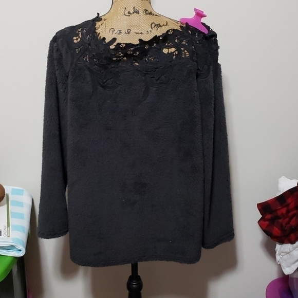 6x black sweater w/ lace neckline. Fits smaller - Picture 3 of 3